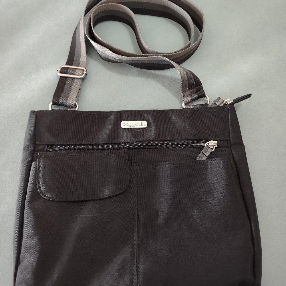 Black Baggallini Crossbody